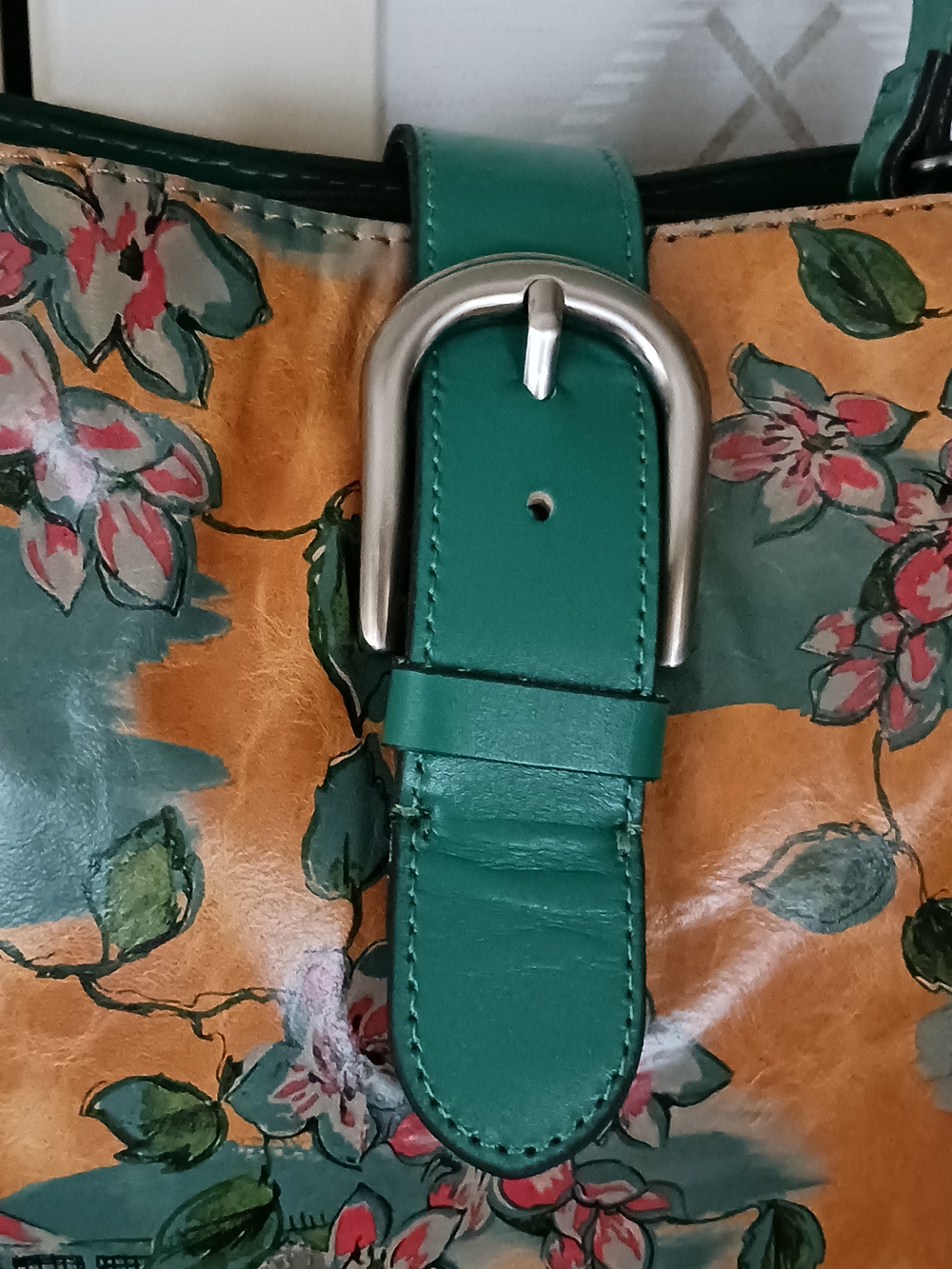 Patricia Nash Irving Leather Bucket Crossbody Bag from Beautiful Girl Collection - Picture 8 of 16